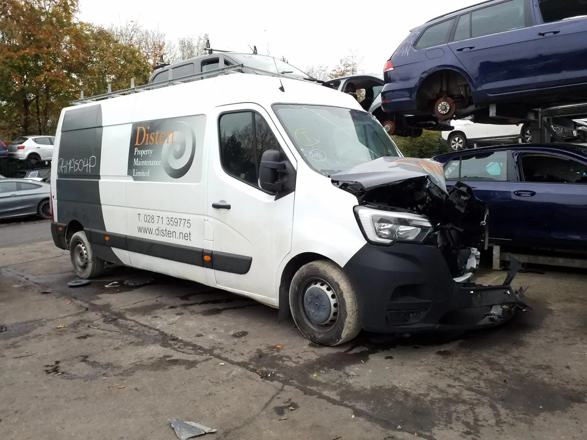 2022 RENAULT MASTER BREAKING FOR PARTS - Image 1