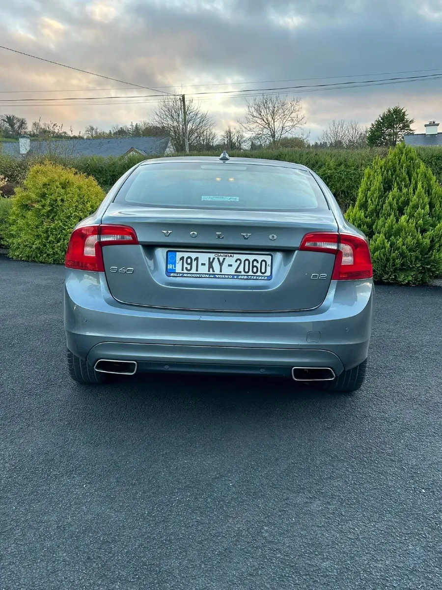 Volvo S60  D2 SE 4 DR 2019 - Image 2