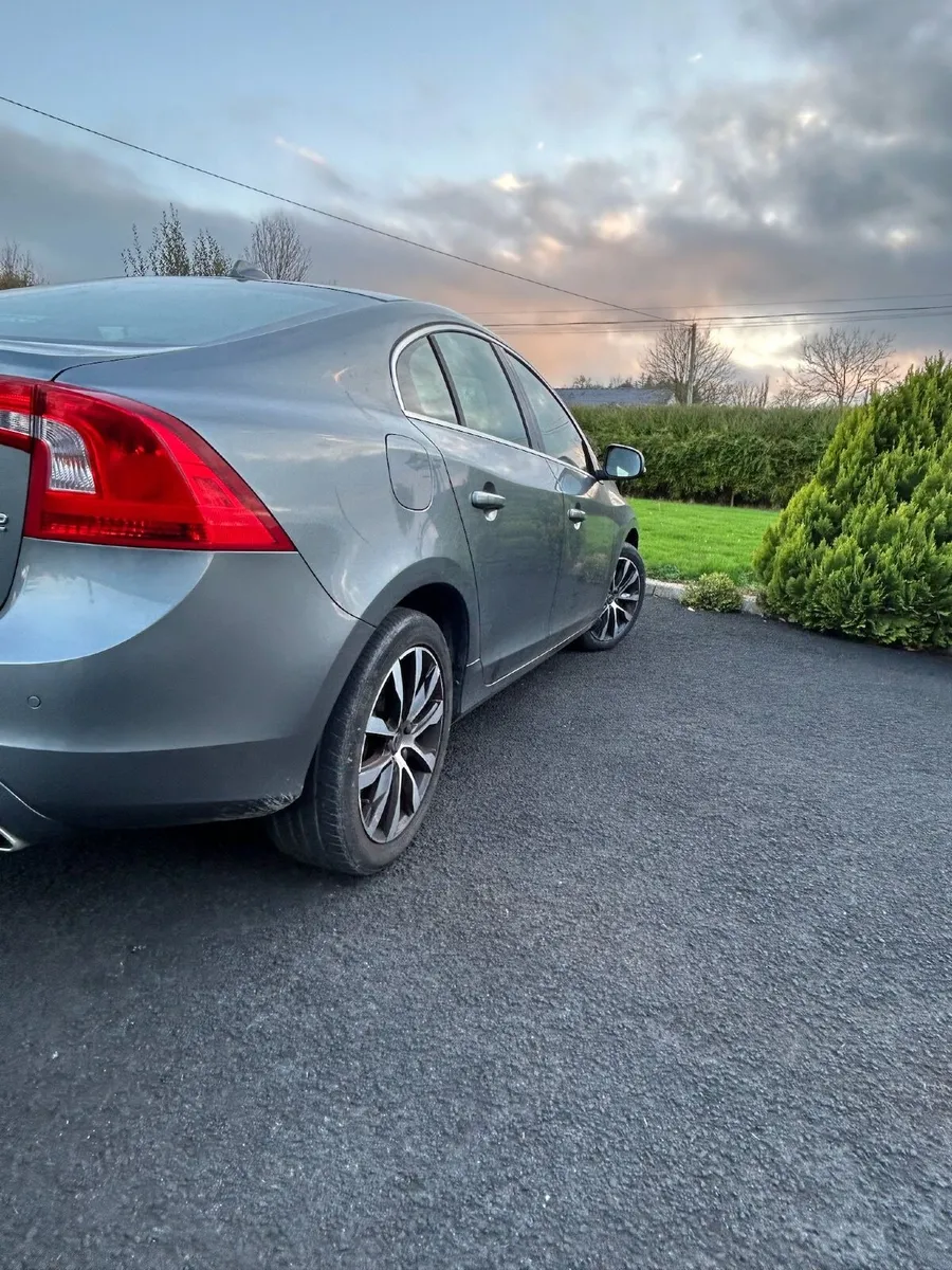 Volvo S60  D2 SE 4 DR 2019 - Image 3