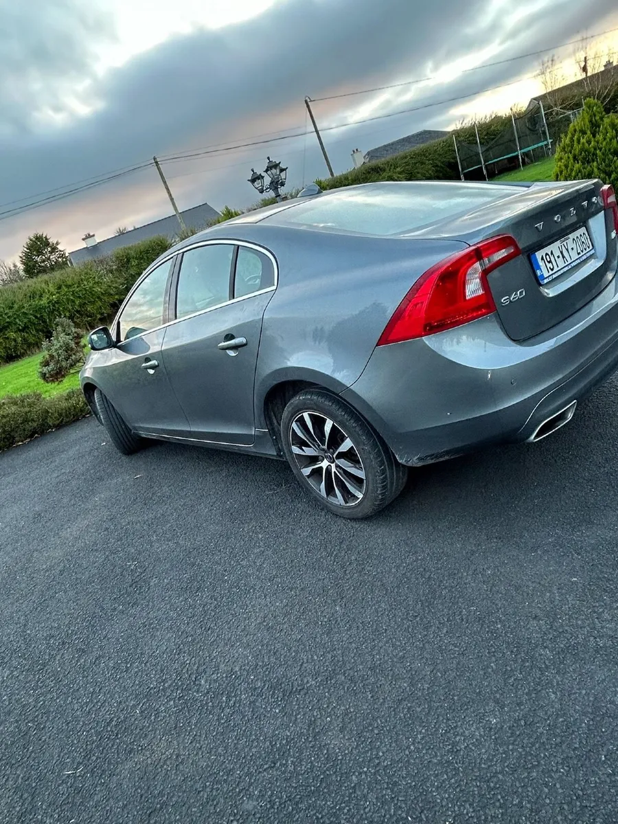 Volvo S60  D2 SE 4 DR 2019 - Image 4