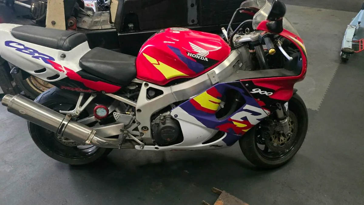 1996 Honda CBR900RR Fireblade - Image 1