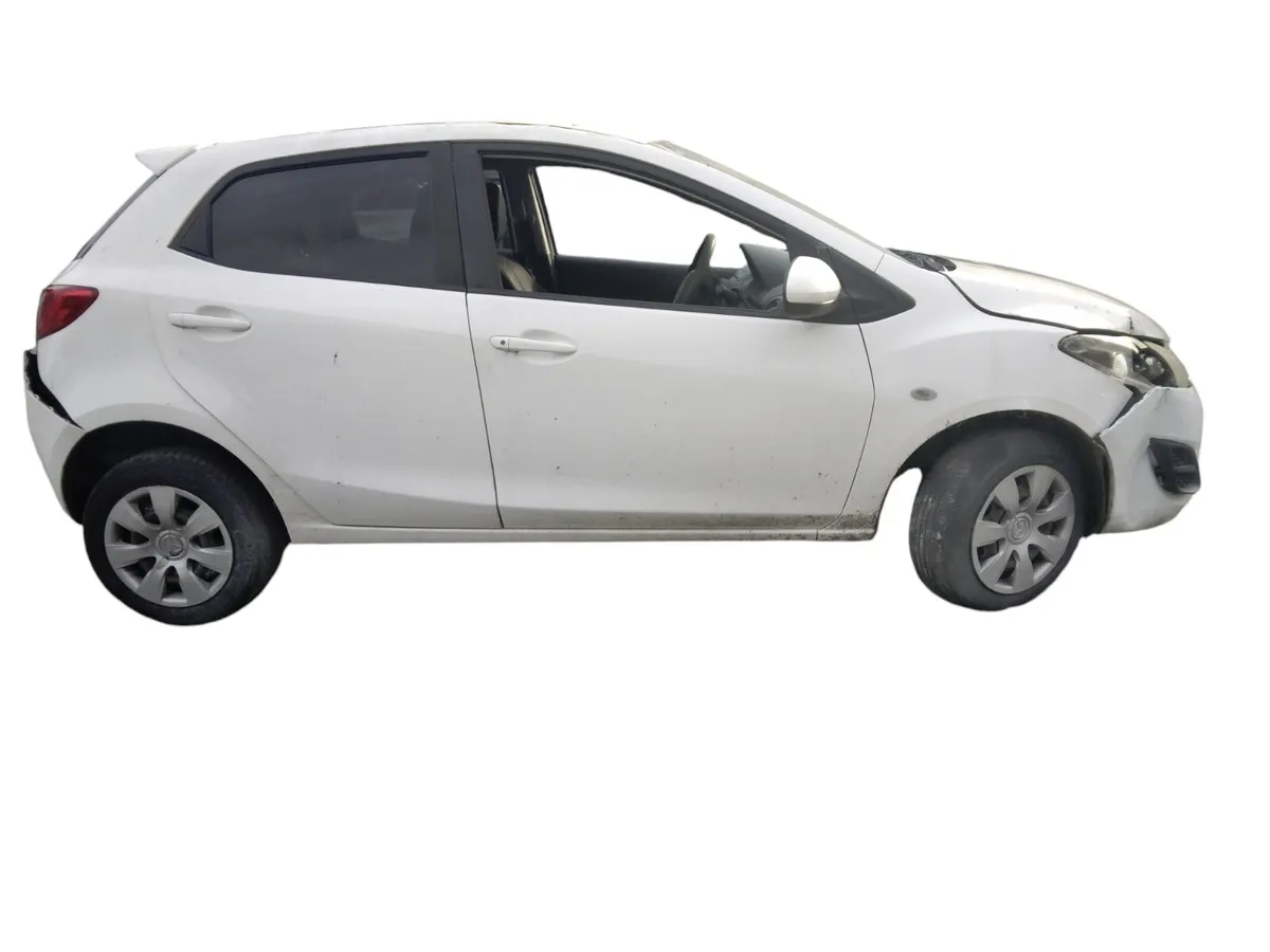2014 MAZDA DEMIO For Breaking/Dismantling - Image 2