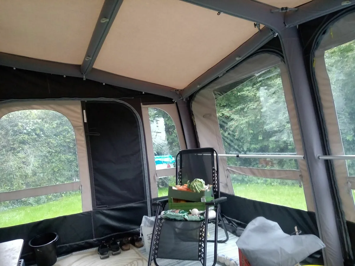 Caravan and awning - Image 3