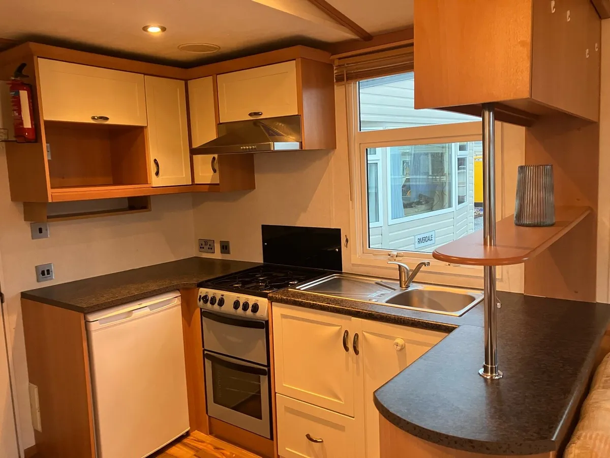 THE SHERBORNE FROM WILLERBY. 40X12.6X2BED - Image 3
