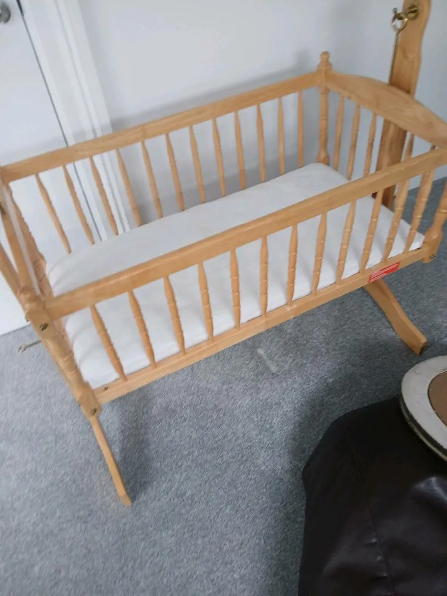 Baby crib - Image 2