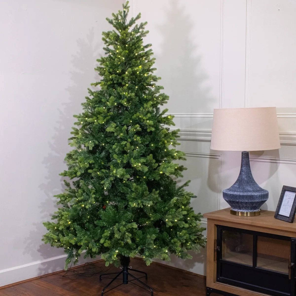 BRAND NEW: 7ft Prelit Christmas Tree 🎄 - Image 1