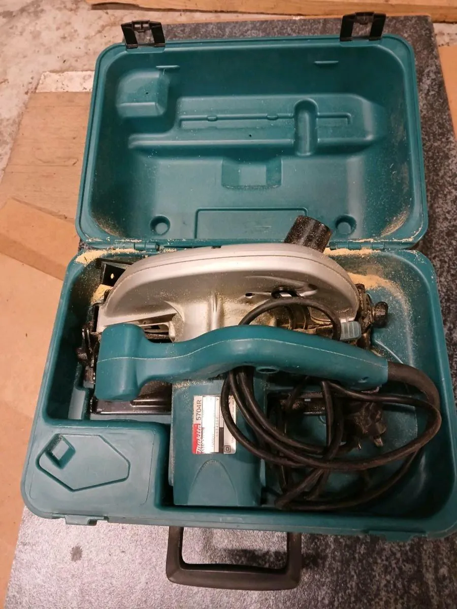 Makita skill saw 240v sale