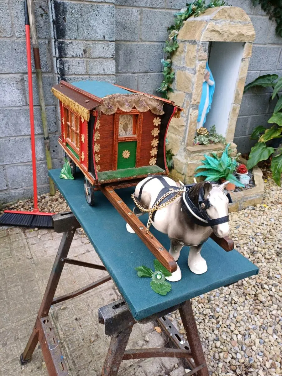 Large Vintage Gypsy Caravan & Horse - Image 3