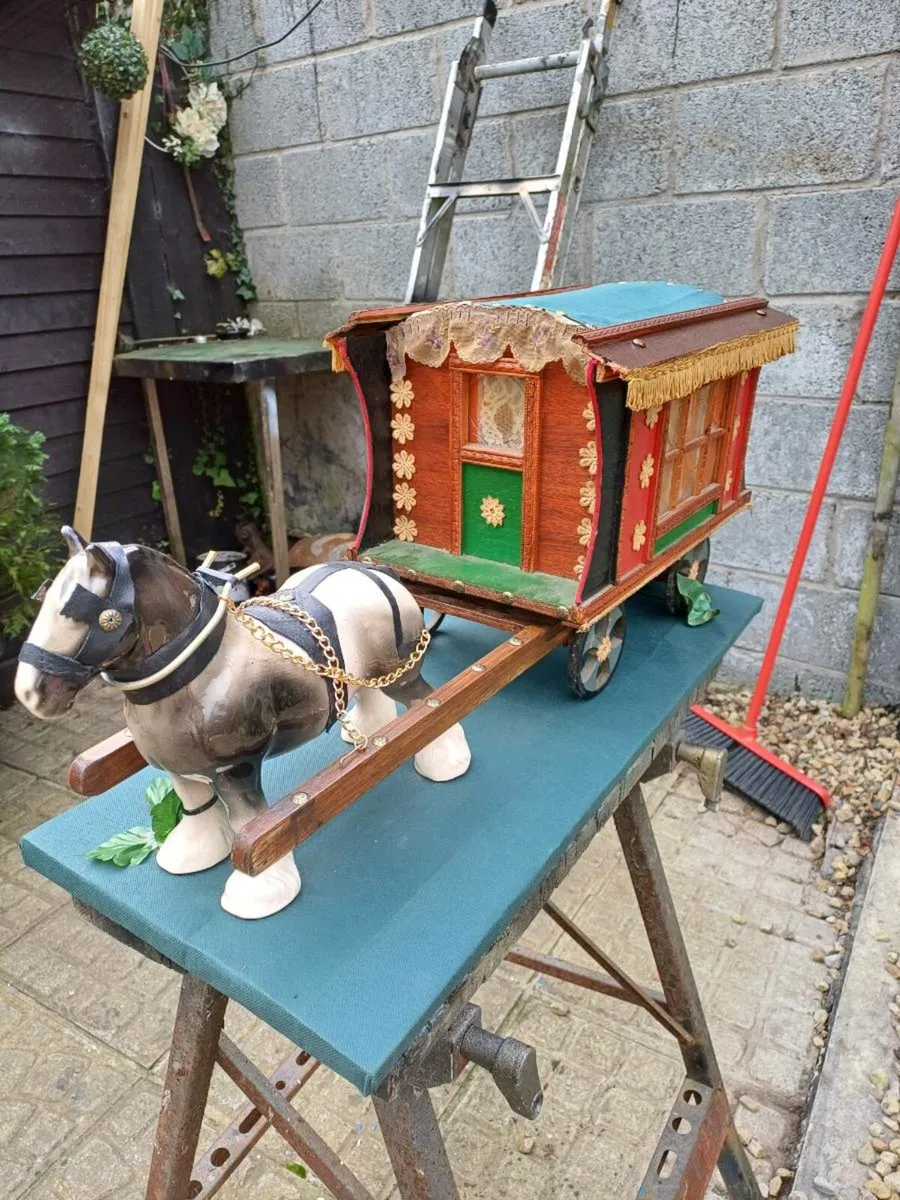 Large Vintage Gypsy Caravan & Horse - Image 4