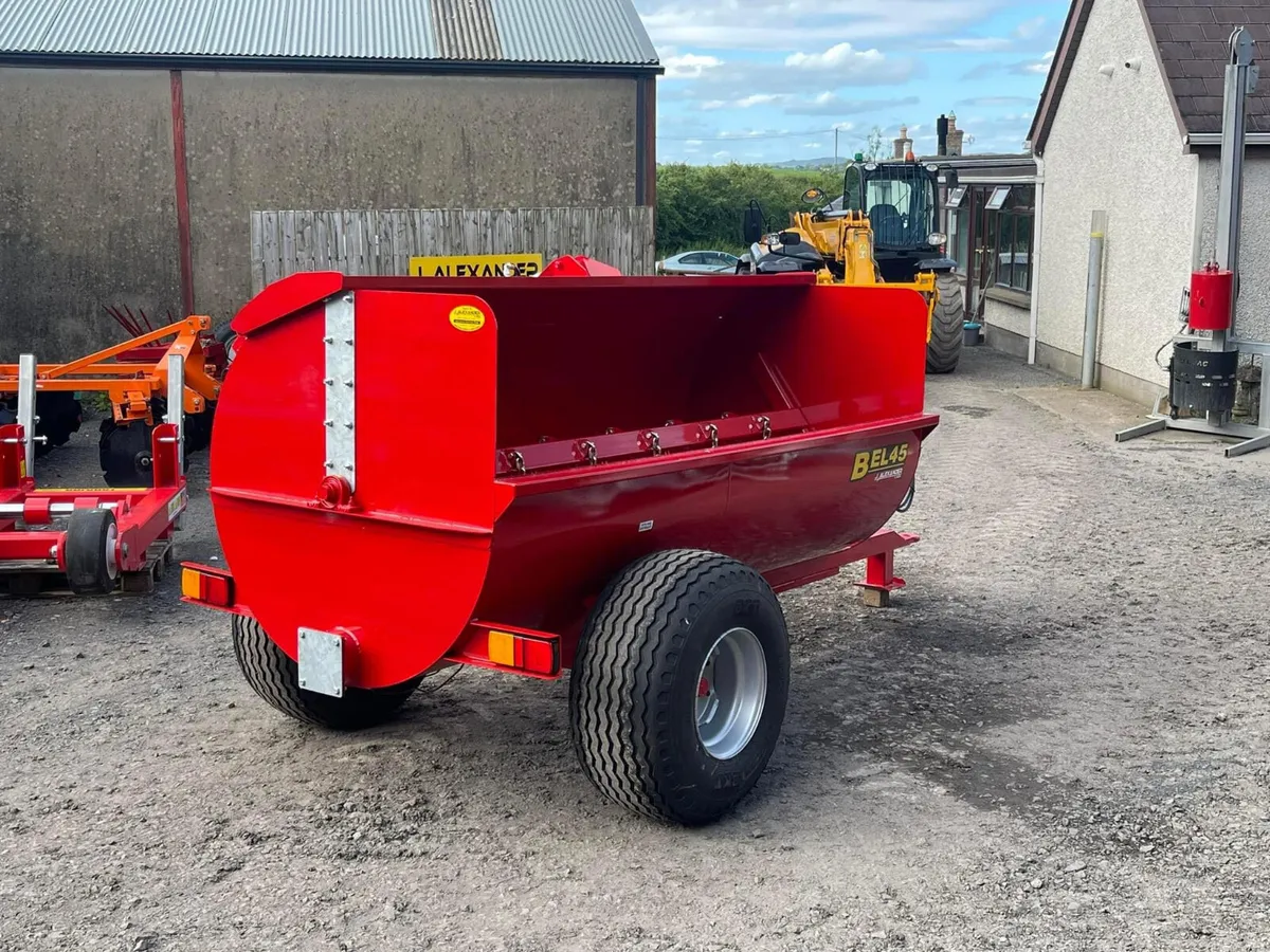 MANURE ROTOSPREADER DUNG SPREADER BELMAC 4.5 - Image 2