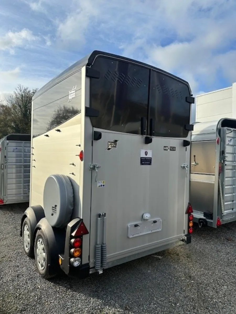 T0500 HBX506 Special Offer With Large Tack Box - Image 2