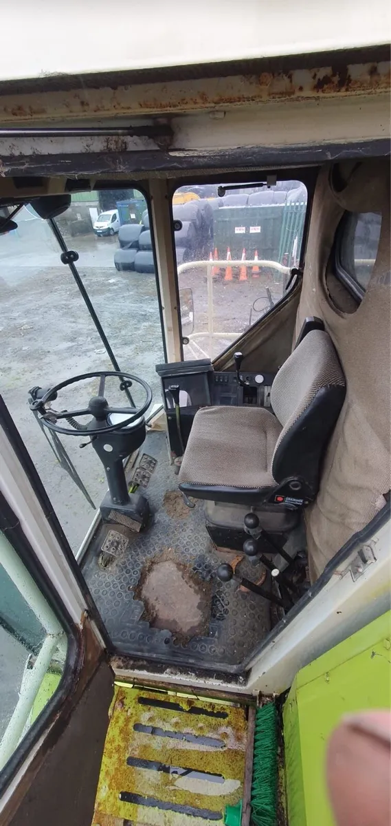 Claas Dominator Combine - Image 4