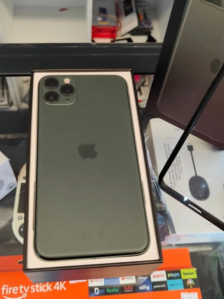 iPhone 11 Pro Max ミッドナイトグリーン さく 256 GB au