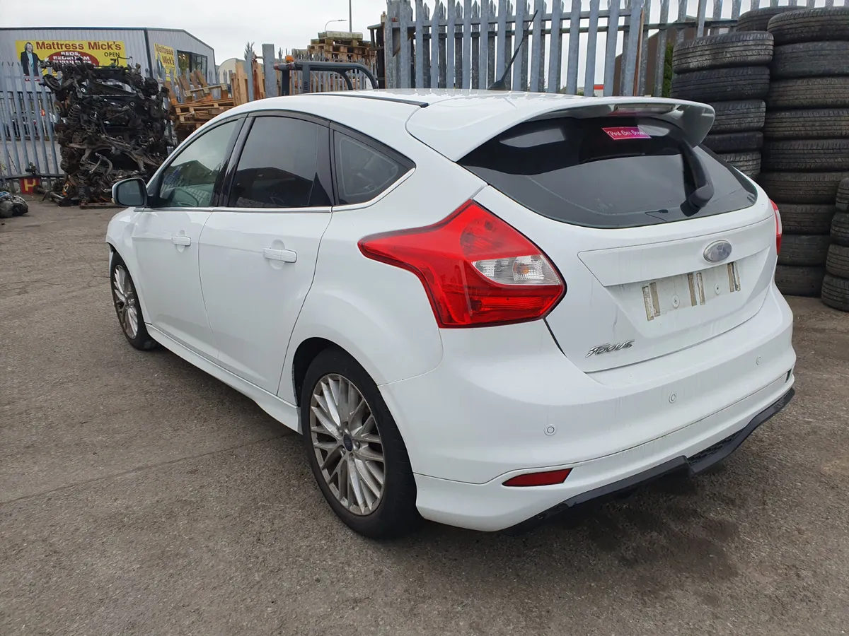 13 FORD FOCUS  1.0 TURBO FOR BREAKING - Image 3