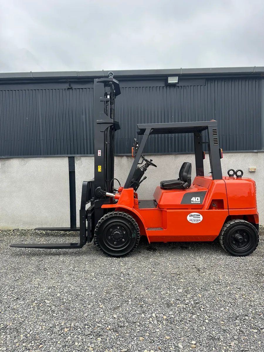 Nissan 4 Ton Forklift - Image 1