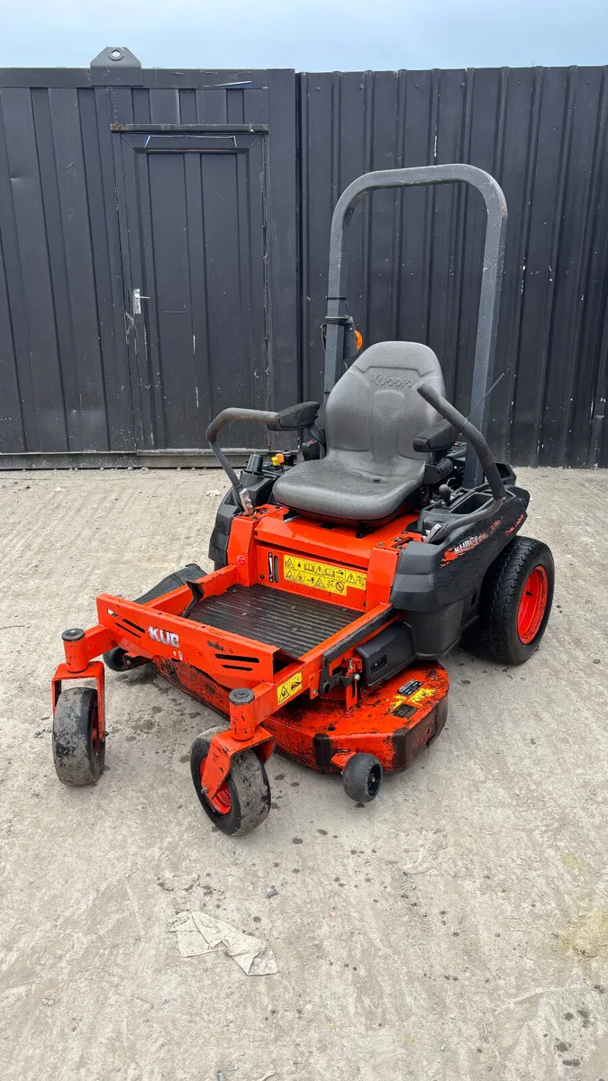 Kubota Z122R Ride on Mower - Image 1