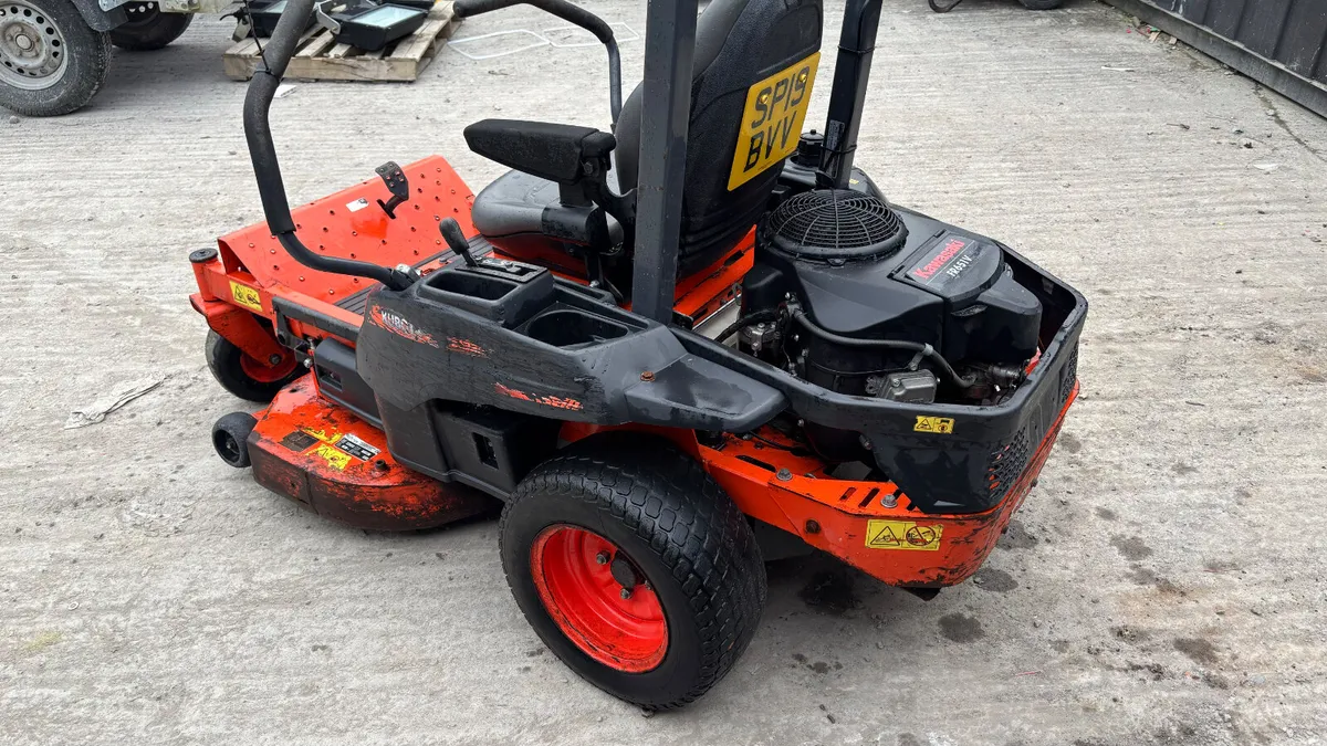 Kubota Z122R Ride on Mower - Image 4