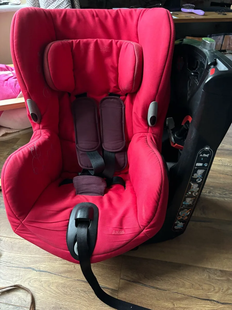 Maxi cosi axiss swivel best sale