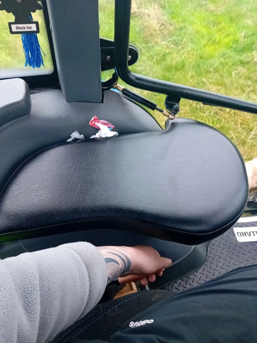 New Holland TS technician seat - Image 1