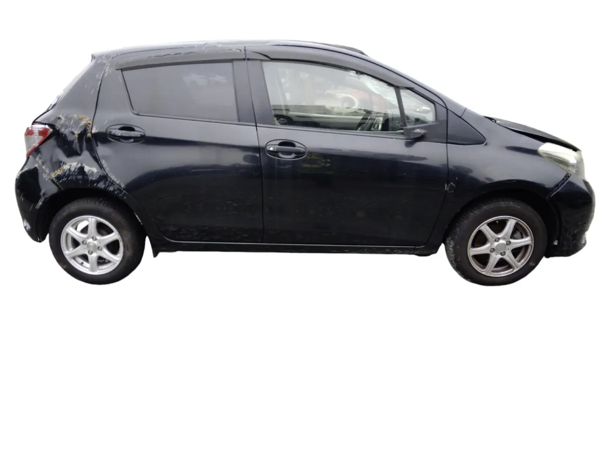 2013 TOYOTA VITZ For Breaking/Dismantling - Image 2