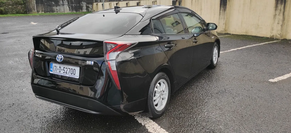 Toyota Prius 2017 - Image 3