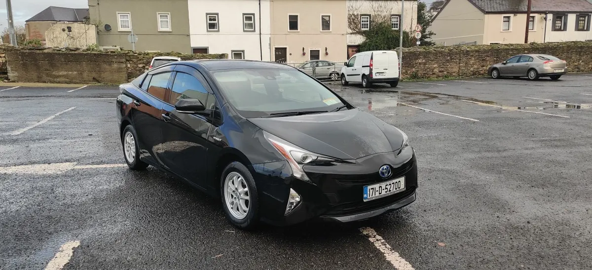 Toyota Prius 2017 - Image 1