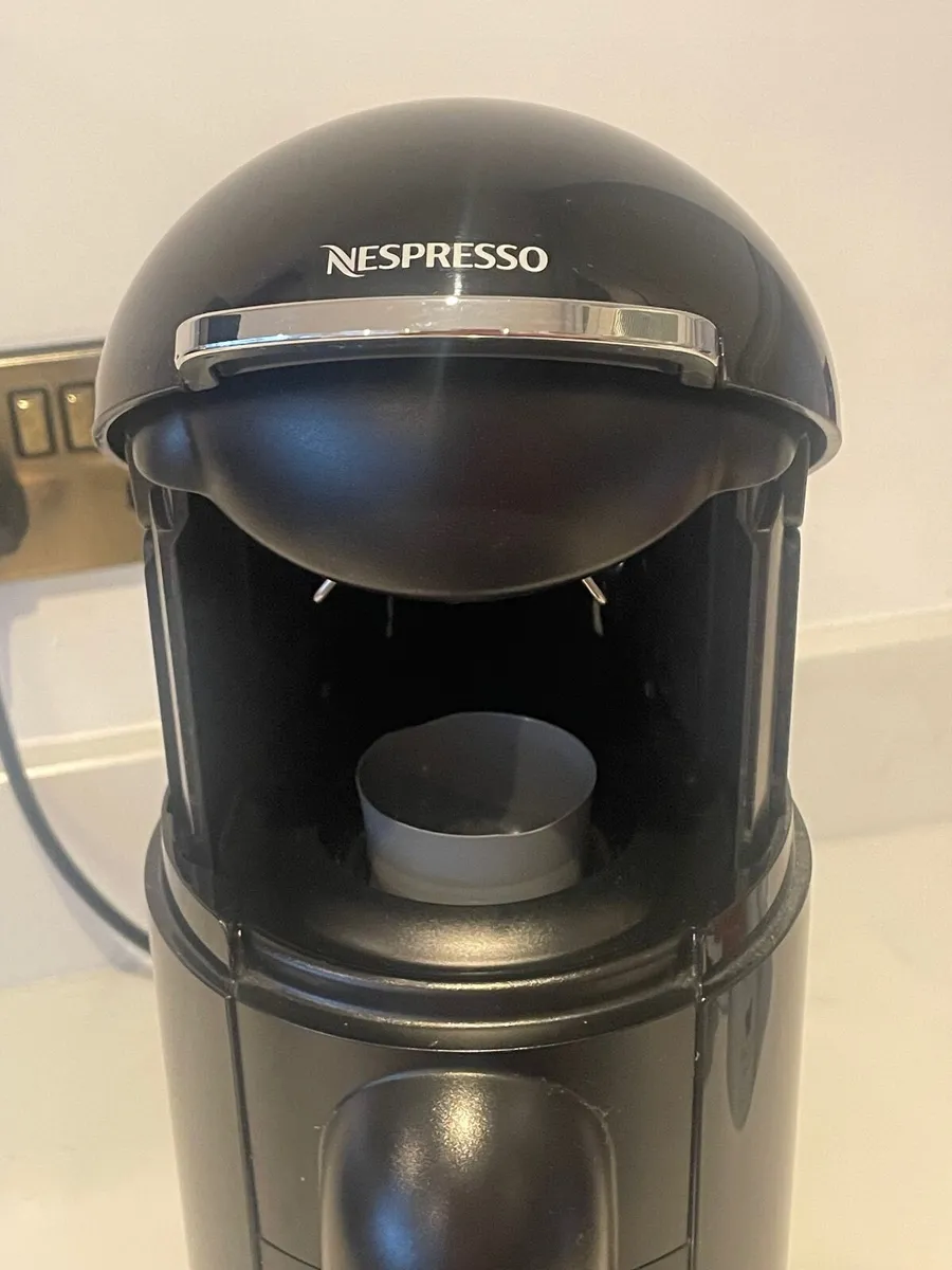 Nespresso coffee machine nearly new - Image 2