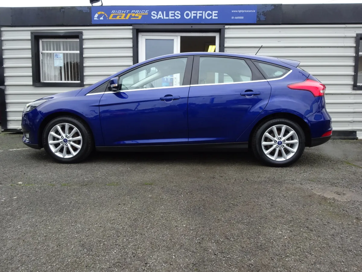 FORD FOCUS 1.0 PETROL 5 DOOR TITANIUM - Image 4