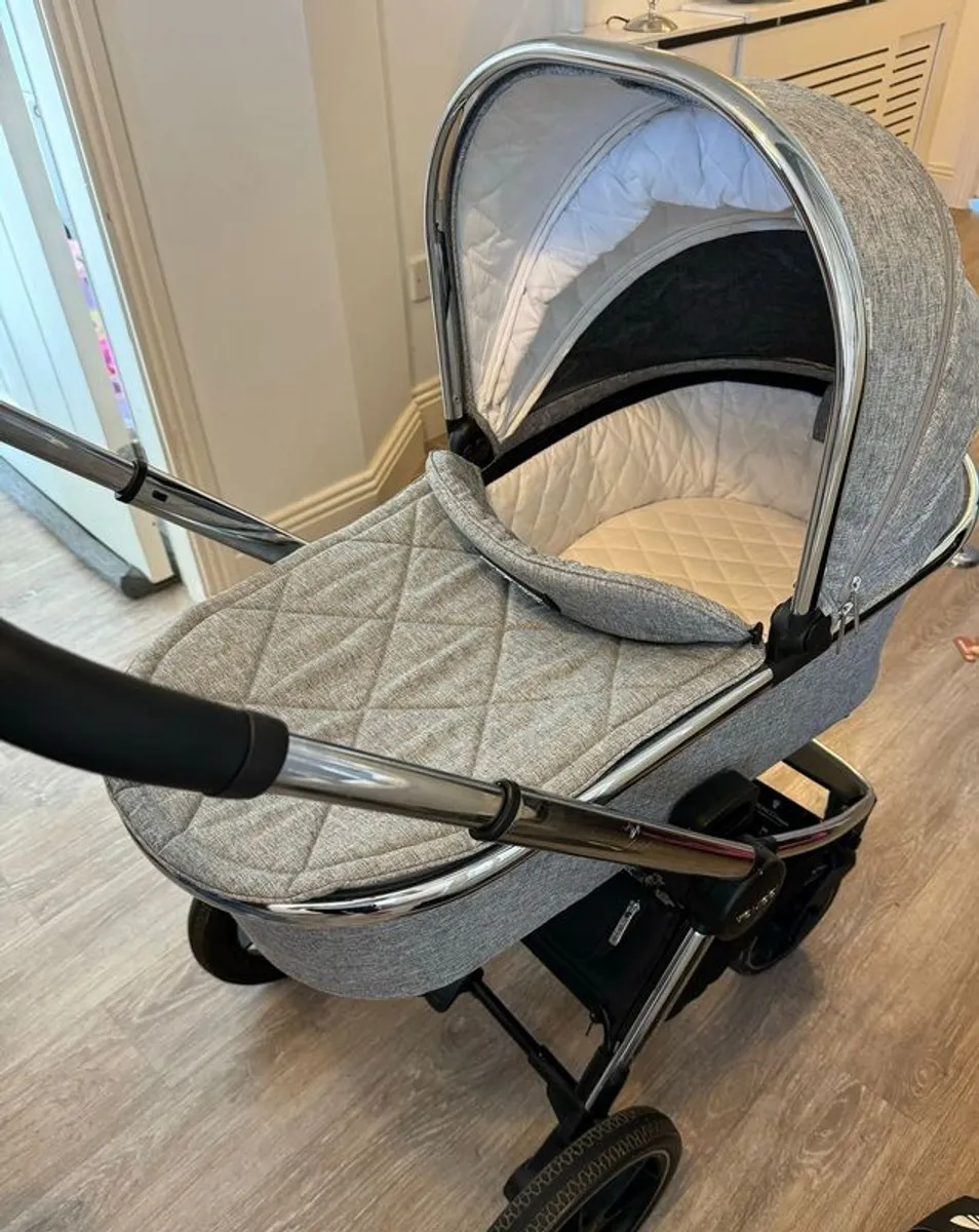 Venicci travel system - Image 2