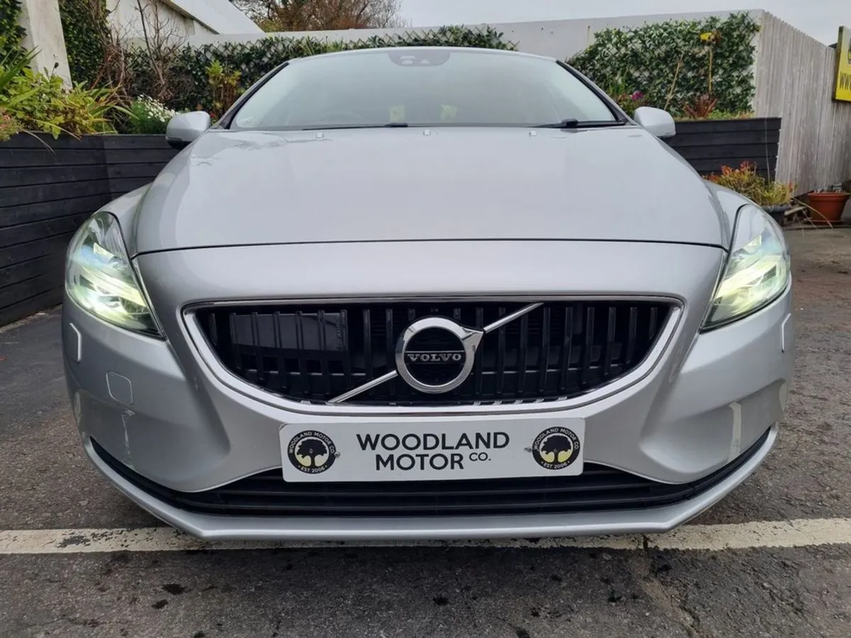 Volvo V40 2.0 D4 Auto Momentum / HI Spec / Tax  2 - Image 3