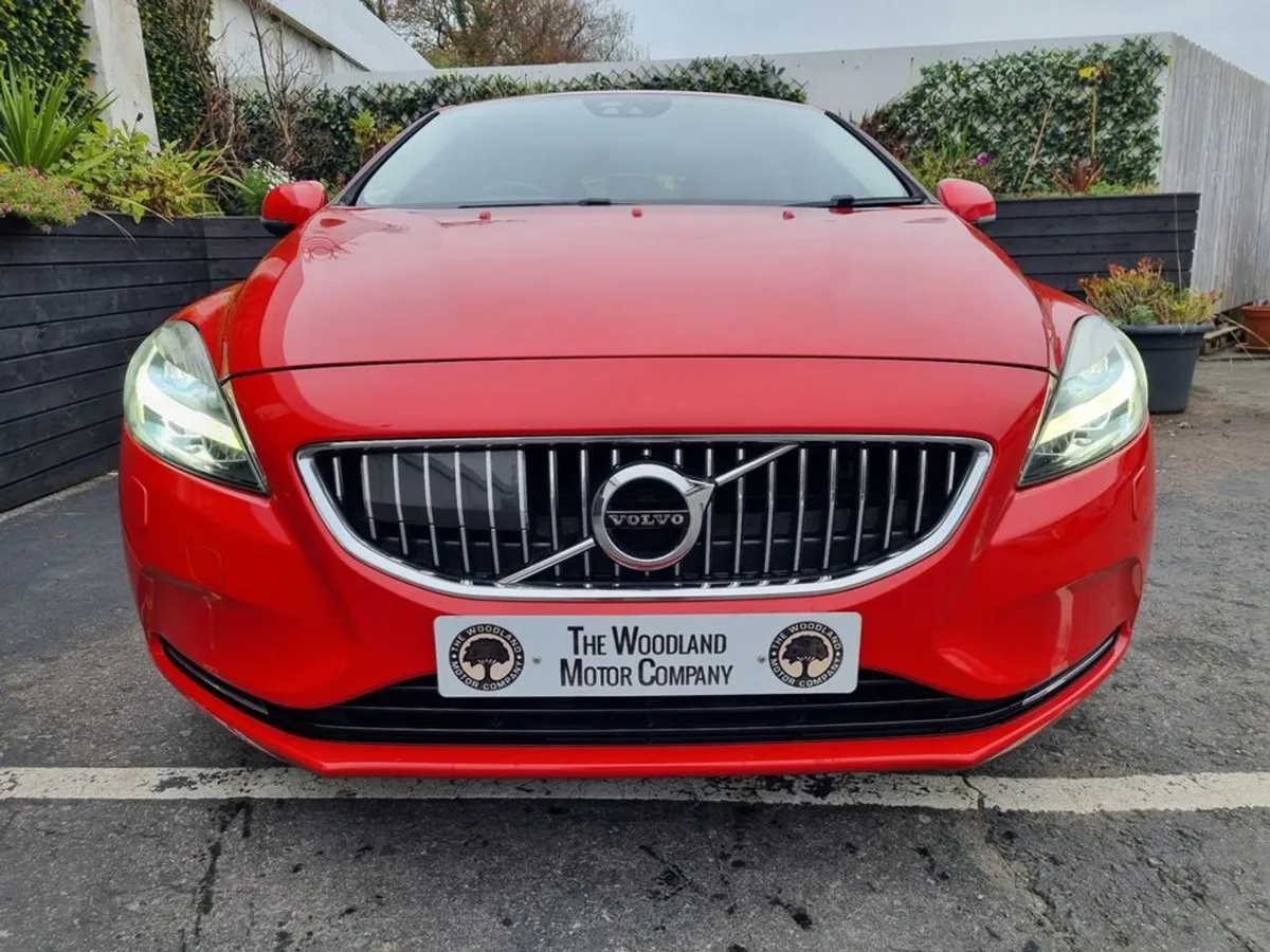 Volvo V40 1.5 T3 150BHP Auto Inscription / TOP Sp - Image 3