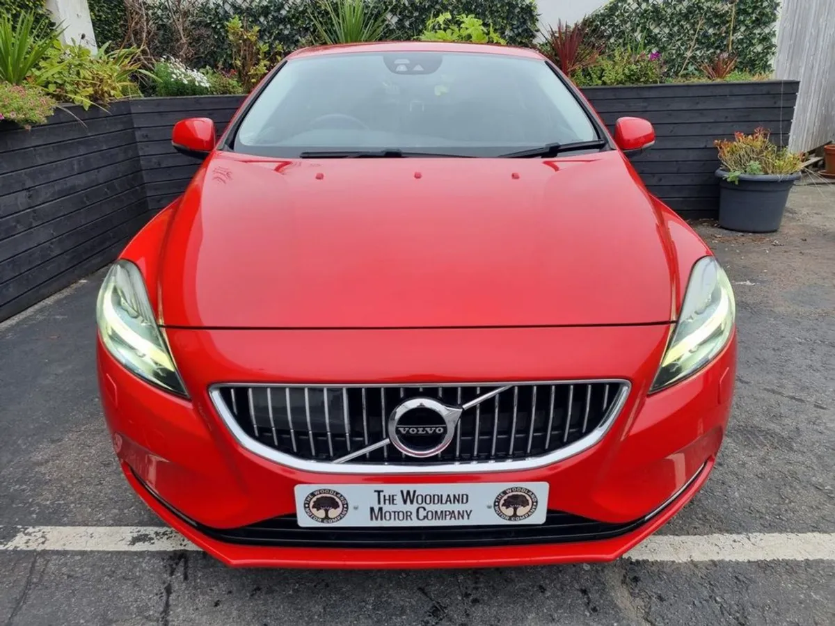 Volvo V40 1.5 T3 150BHP Auto Inscription / TOP Sp - Image 4
