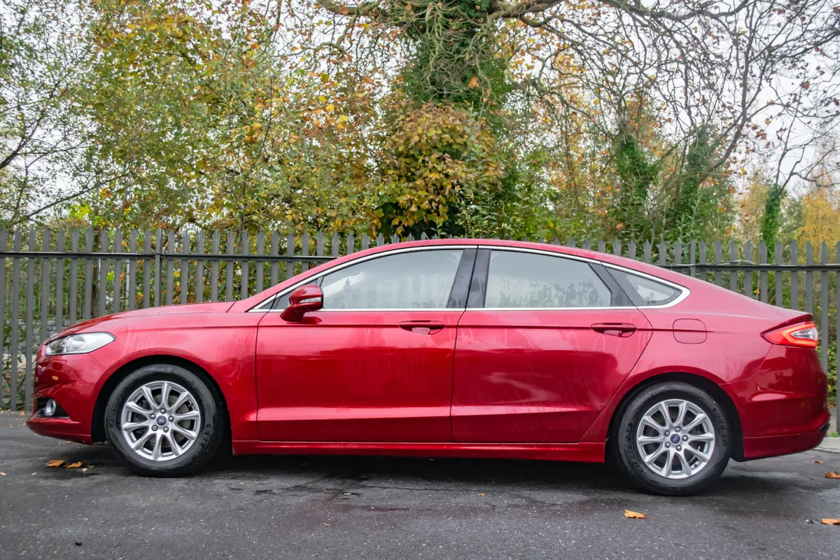 2015 Ford Mondeo TITANIUM 1.6 TDCI *MASSIVE SPEC* - Image 4