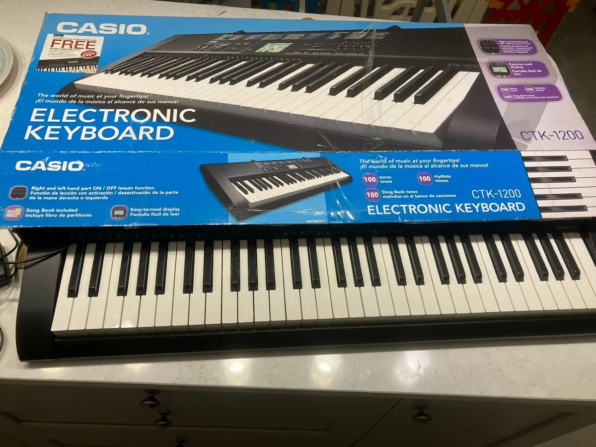 Casio electronic keyboard for sale in Co. Dublin for €35 on DoneDeal