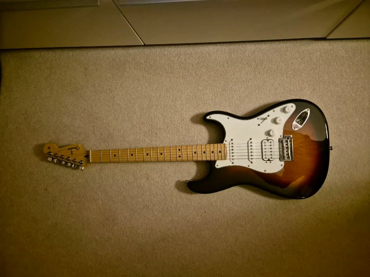 Fender PLAYER STRAT HSS MN 3TS - Image 1