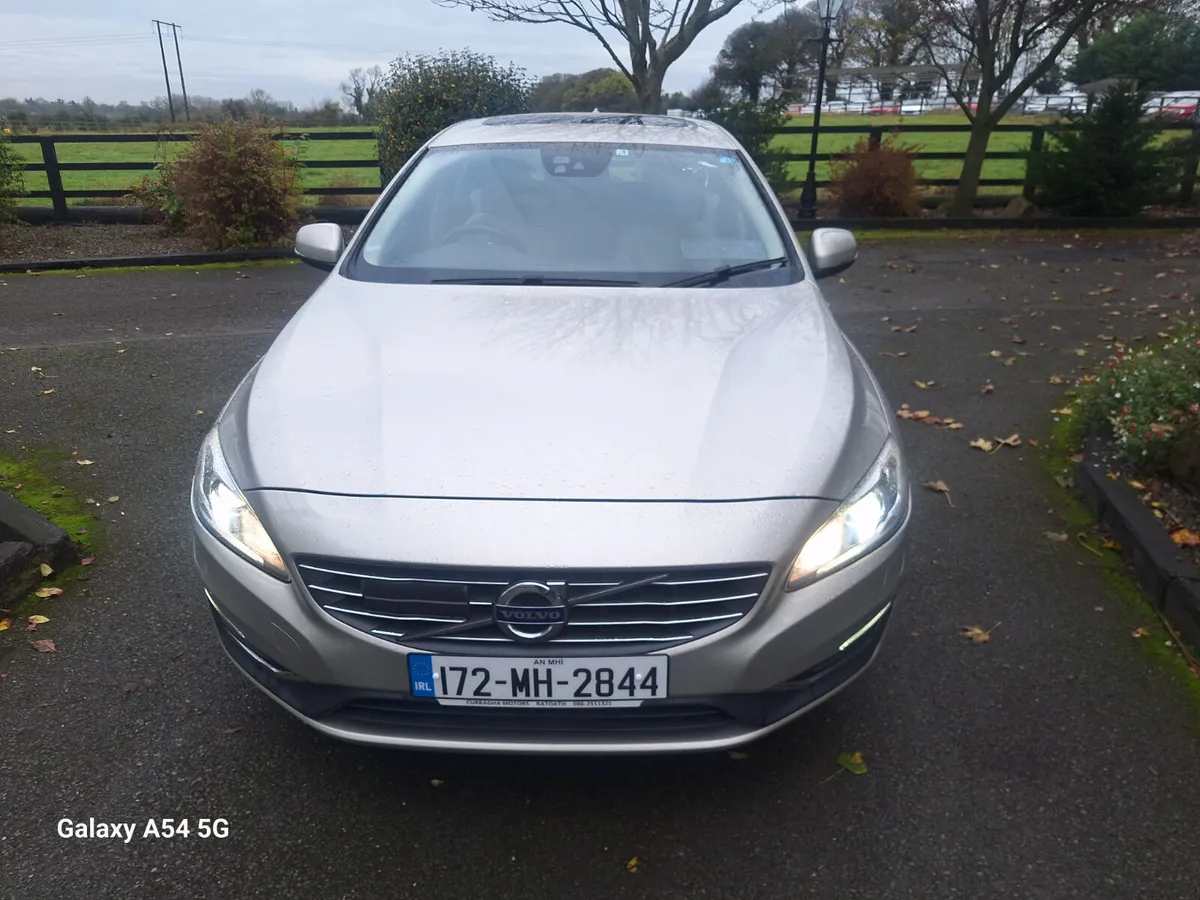 Volvo V60 DIESEL AUTOMATIC D4 - Image 2