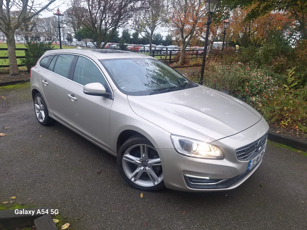 Volvo V60 DIESEL AUTOMATIC D4 - Image 3