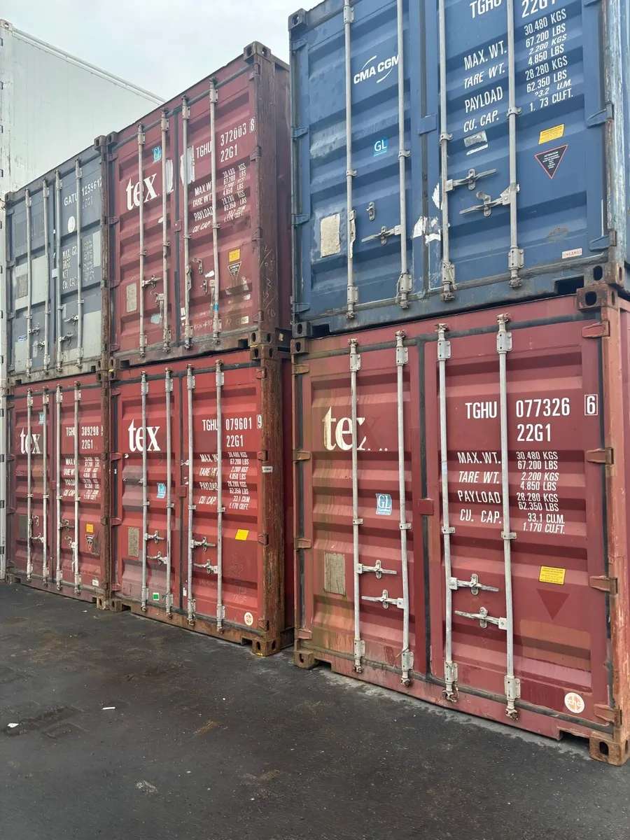 Used 20ft shipping containers - Image 1