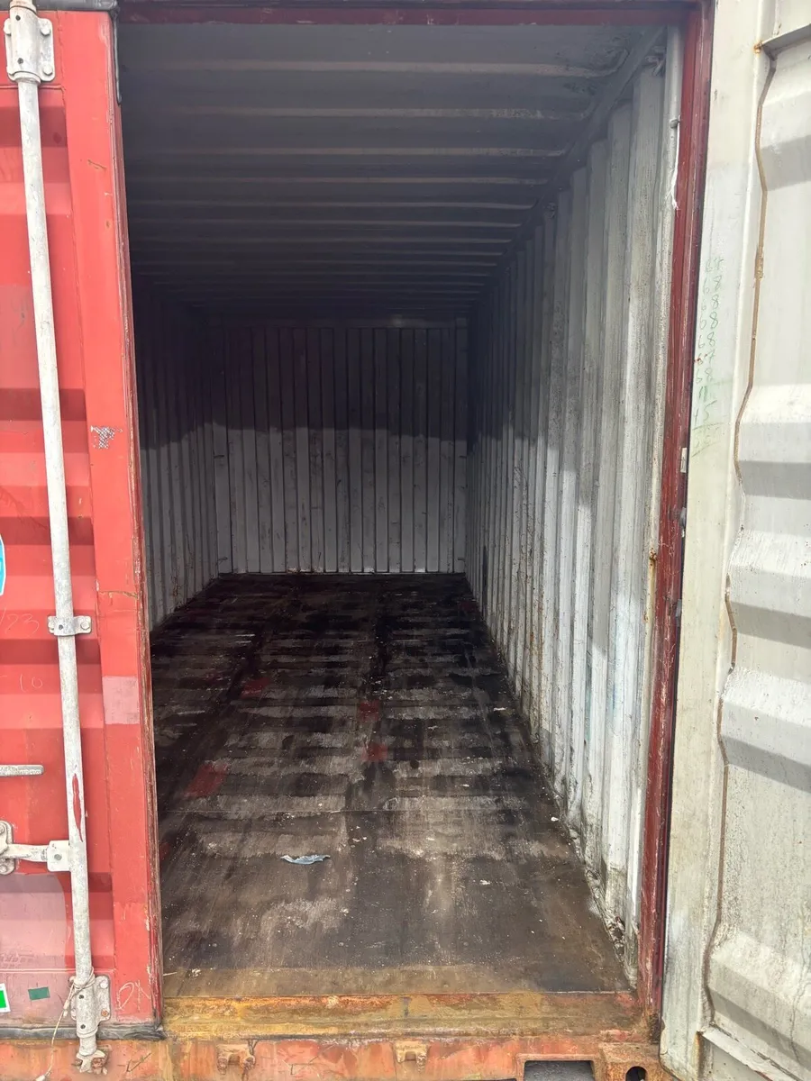 Used 20ft shipping containers - Image 2