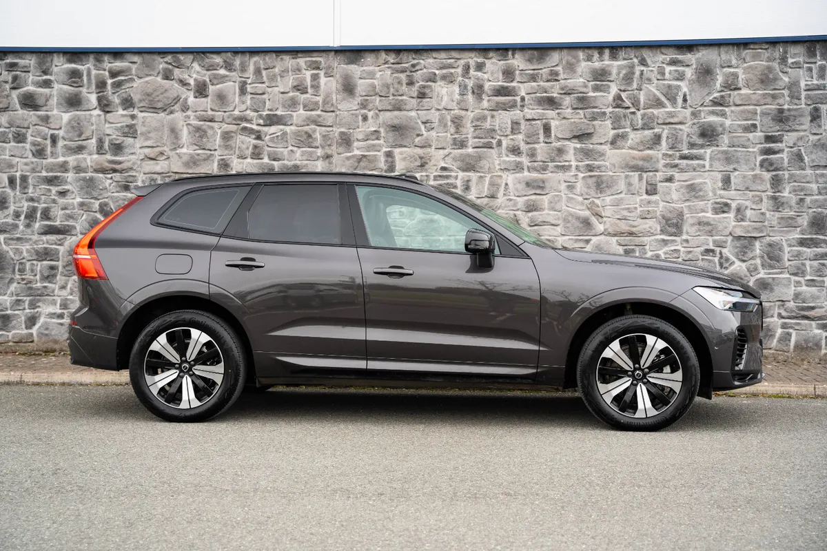 2024 Volvo XC60 T6 Recharge Plus AWD - Image 3