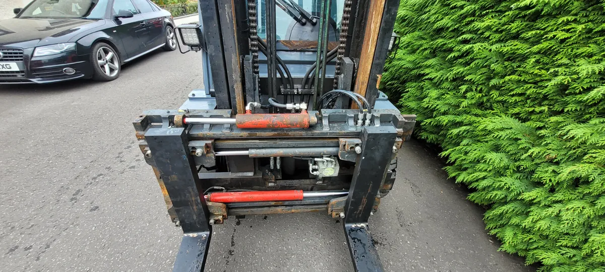 Toyota 4.5 ton forklift - Image 4