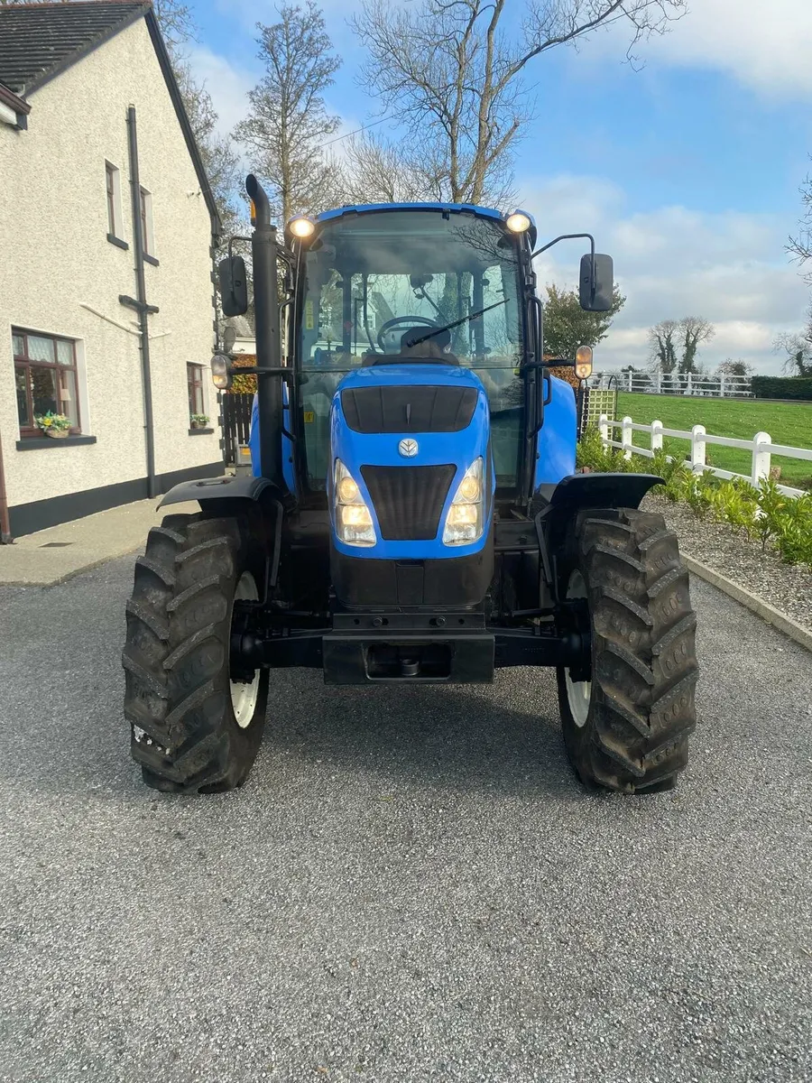 2016 New Holland T5105 - Image 2