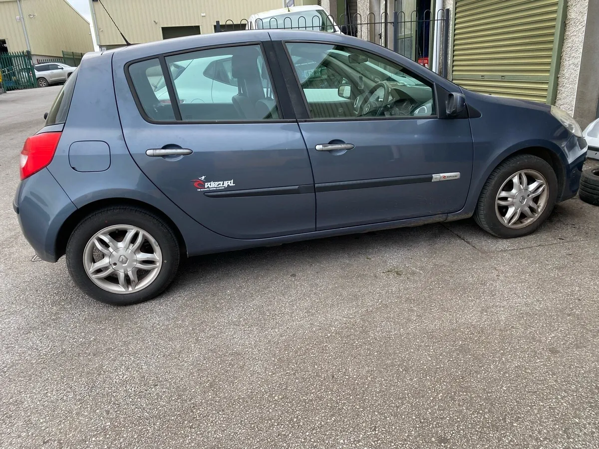 Renault Clio for breaking - Image 1