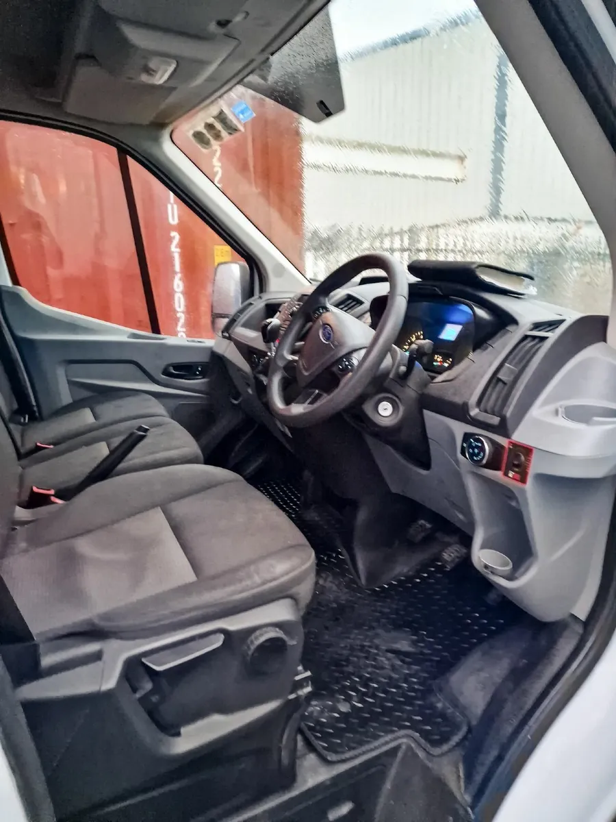 182 Ford Transit Luton Twin Wheel - Image 3