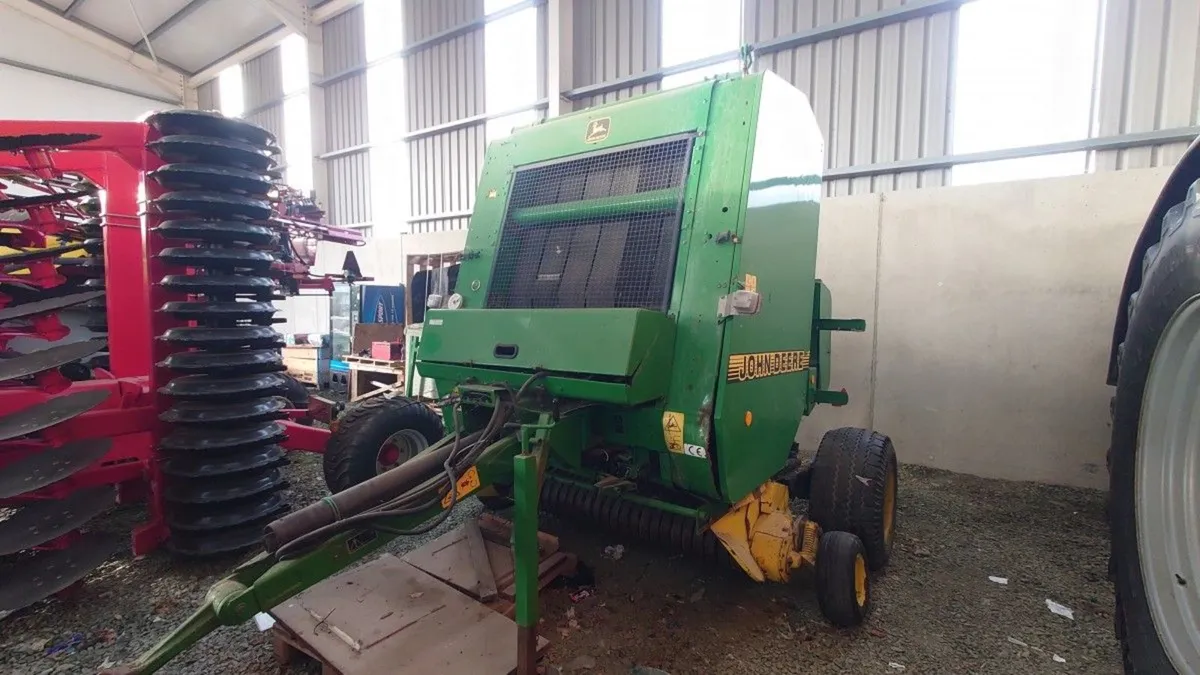 John Deere  Belt Baler - Image 2