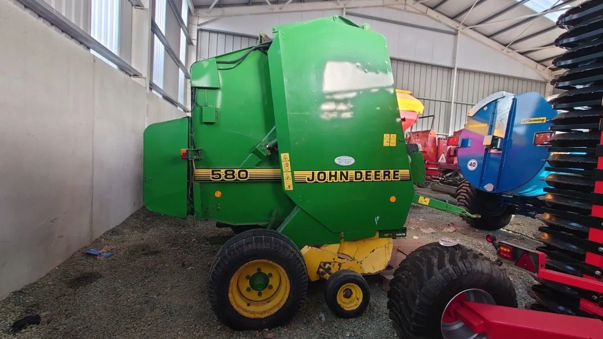 John Deere  Belt Baler - Image 3