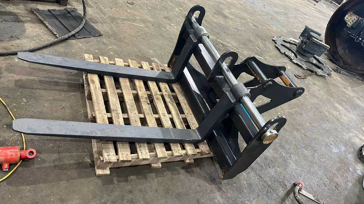 FLOATING PALLET FORKS FOR 13TON & 20TON EXCAVATOR