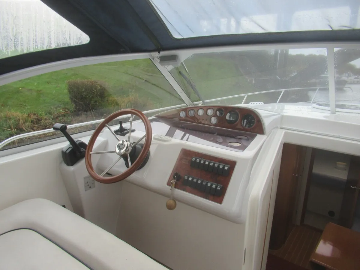 2005 Sheerline 1020 Motor cruiser. - Image 2