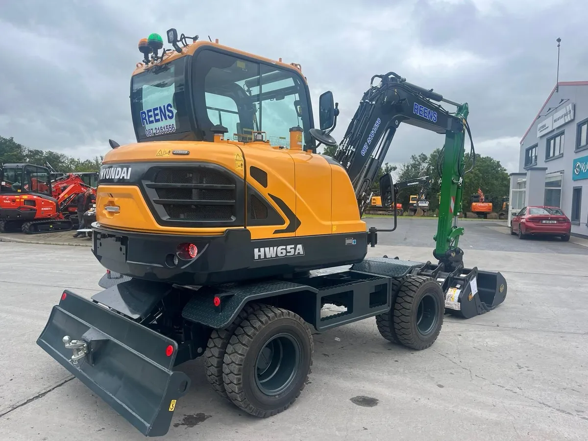 6T rubber duck hire - Image 1