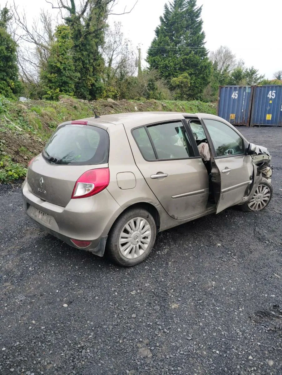 Breaking Renault Clio 2011 1.2 petrol - Image 2